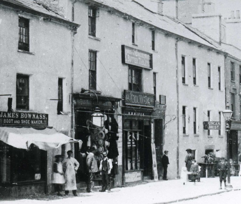Stricklandgate before 1909. The property behind the lamp was demolished to make way for the carnegie library